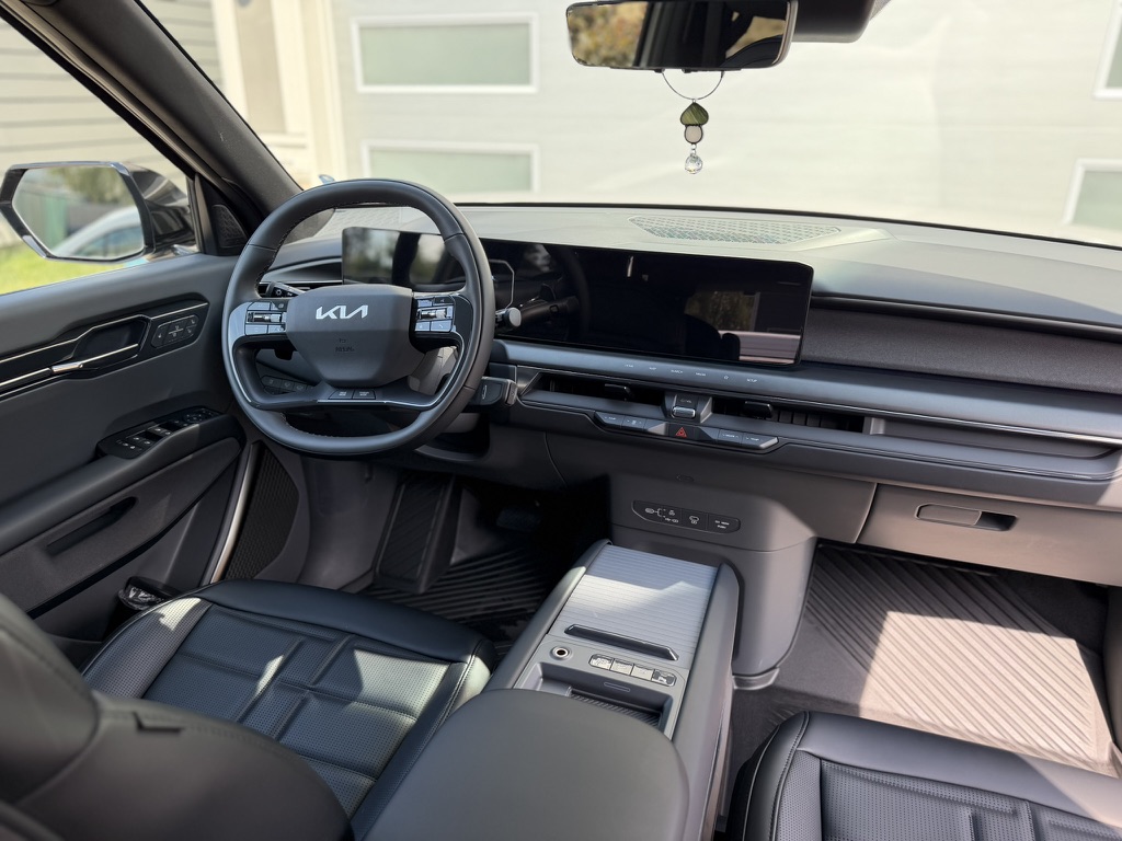 Kia front seats, dashboard and floor mats after a maintenance detail in Mountlake Terrace